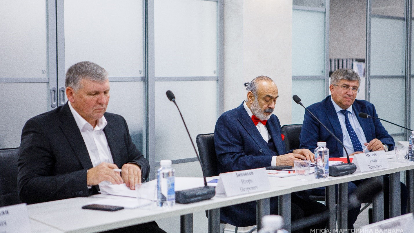 28 ноября 2024 года в ФГАОУ ВО «Московский государственный юридический университет имени О.Е. Кутафина (МГЮА)» состоялось заседание Президиума Ассоциации юридического образования.4